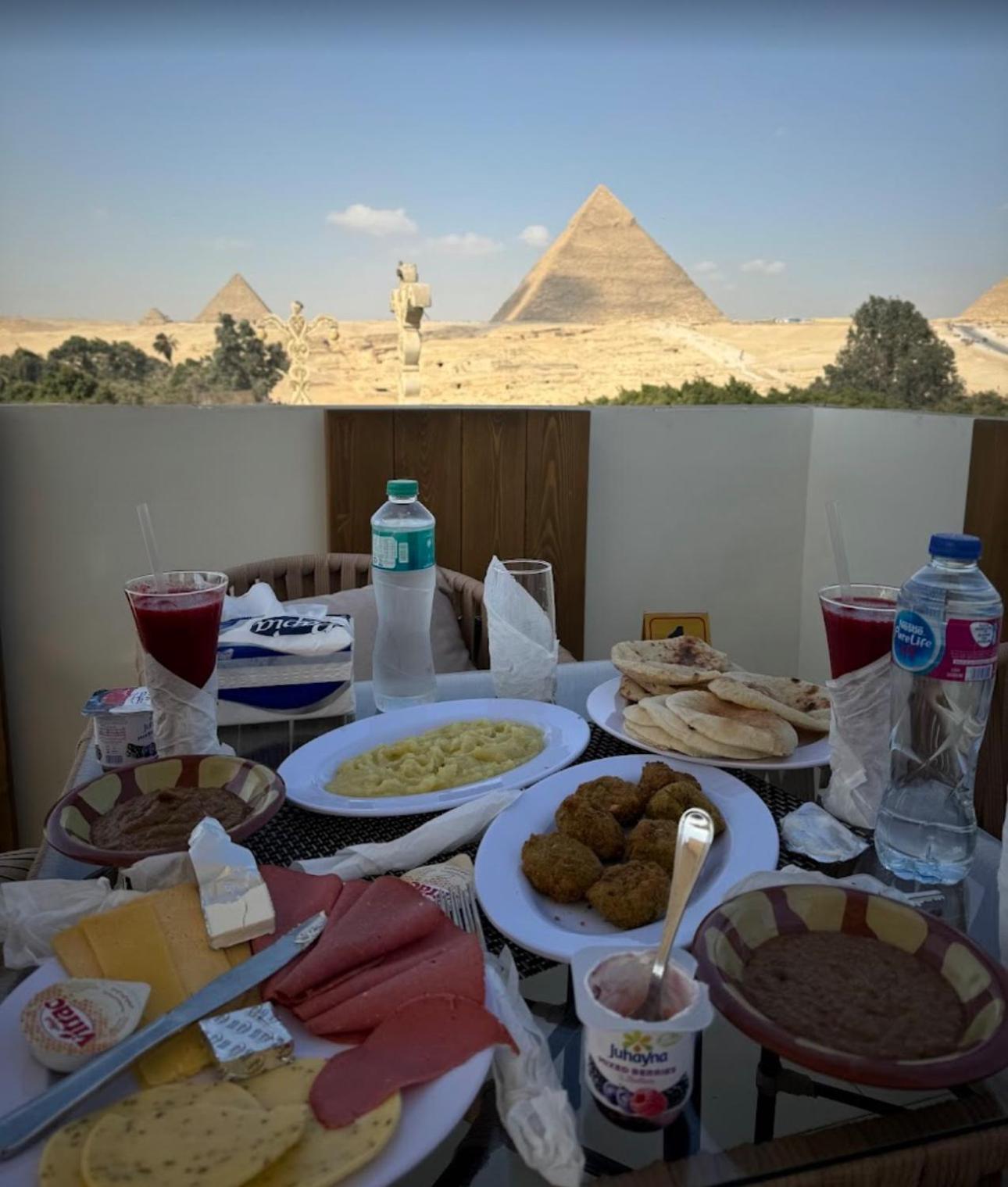 Готель Pyramids On The Spot View Kafrat al Jabal Екстер'єр фото